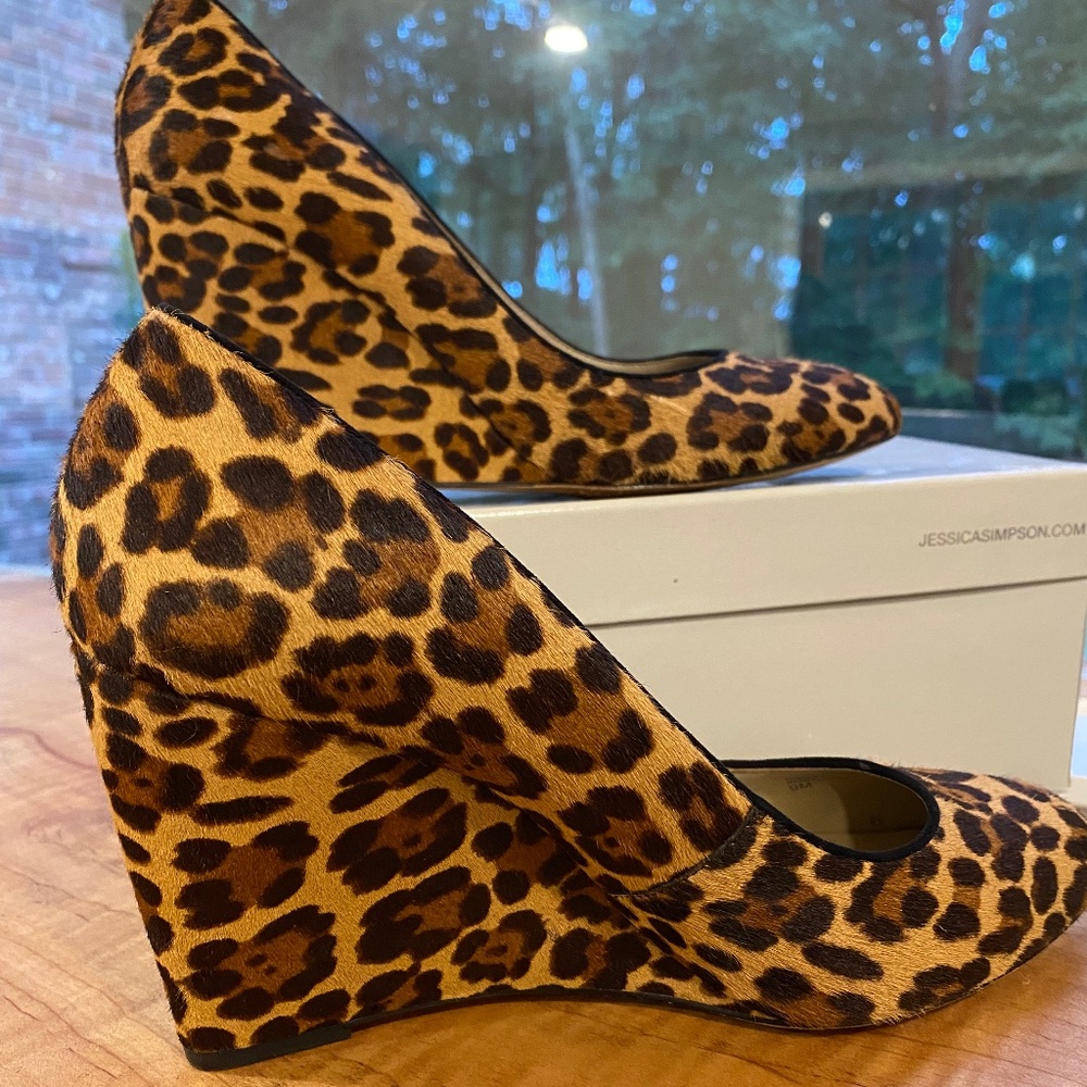 Ann Taylor Size 9 Wedge
